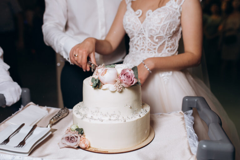 Celebrate Your First Wedding Anniversary with cake