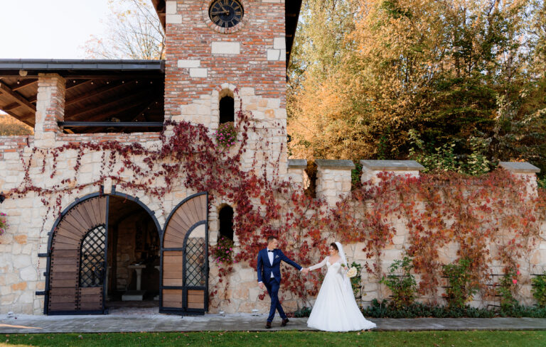 pros and cons of each wedding season autumn
