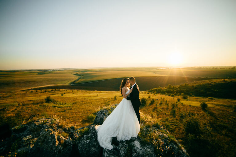 pros and cons of each wedding season summer